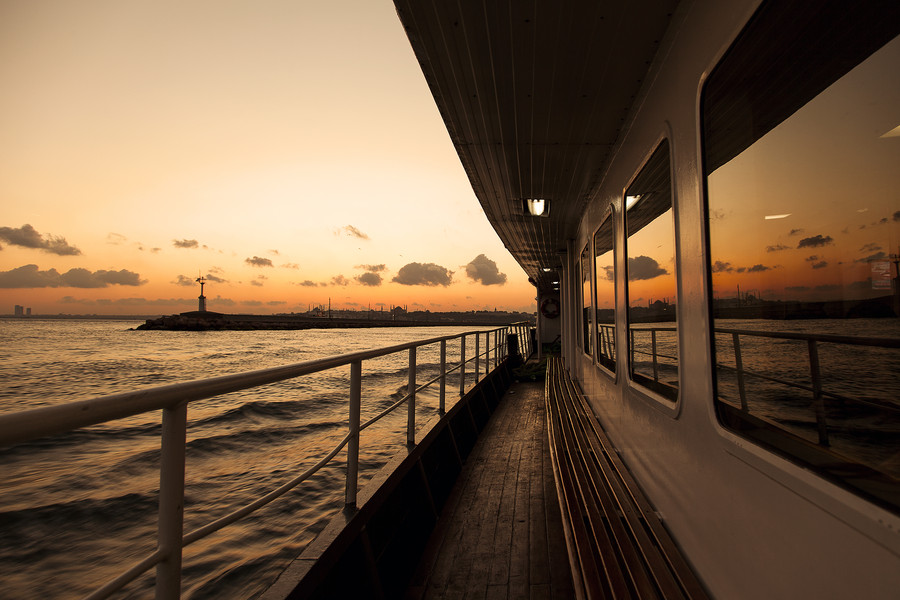 Photograph Kad?köy Vapuru by Hakan Akkuzu on 500px