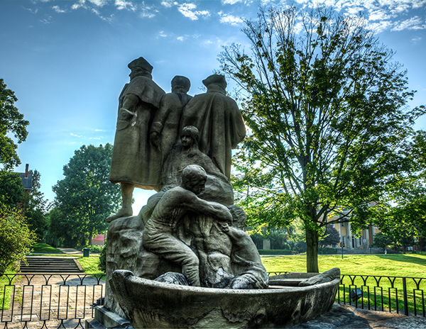 While looking for different angles, don't forget to explore all sides of your subject.