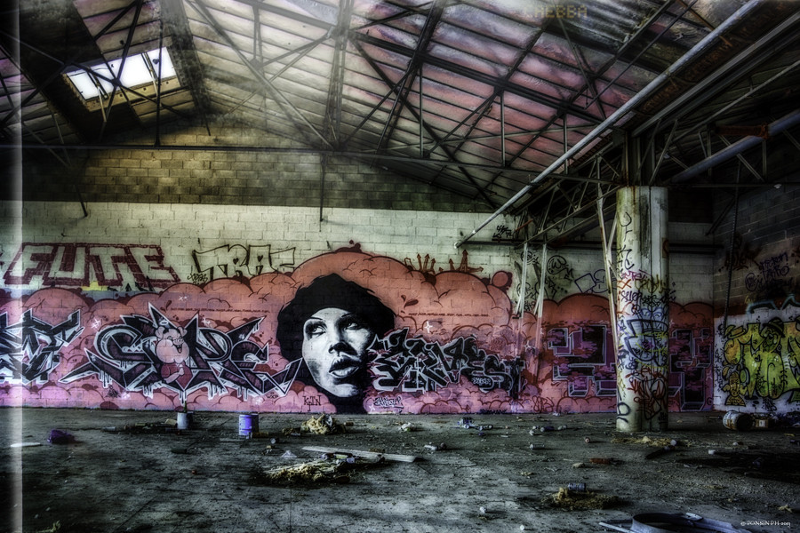 Photograph Urban Graffiti @ by Philippe PONSIN on 500px