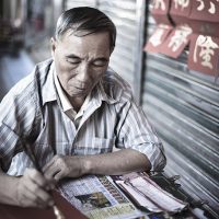 7 Tips and Etiquette for Taking Portraits in Public