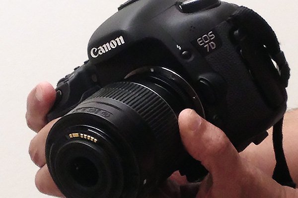 reverse-lens-handheld.jpg Reverse lens handheld