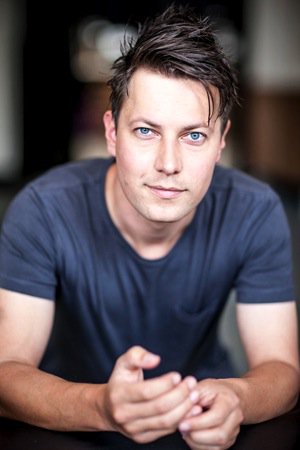 Hands_002.jpg Hands 002