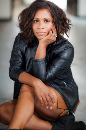 hands_chin2.jpg Hands chin2