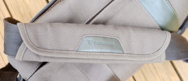 Vanguard Vojo 25 camera bag review