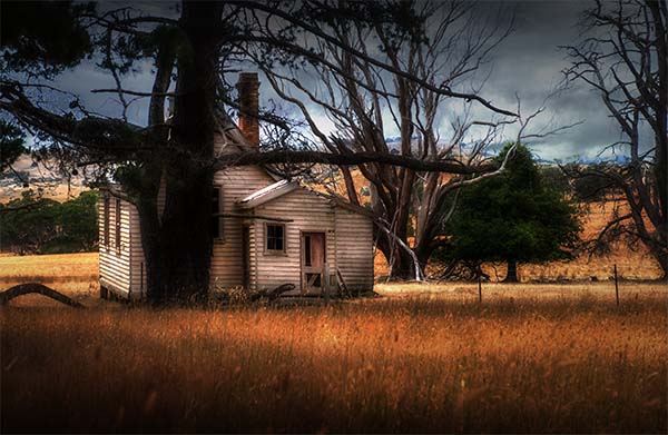 2-LeanneCole-emu-flats-schoolhouse-abandoned.jpg 2 LeanneCole emu flats schoolhouse abandoned