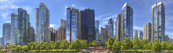 Panoramic image taken at midday in full sun. The image works because the image is properly exposed for the bright sun.