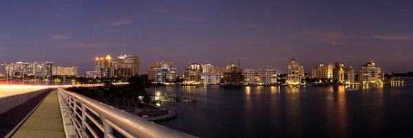 When your camera is set to focus manually, you can be sure that the proper subjects are always sharp in a panoramic shot.