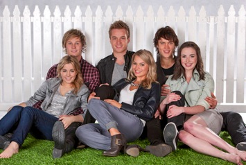 90210_2-4.jpg 90210 2 4