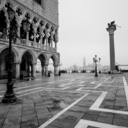 Photographing in Crowded Locations – 5 Tips to Avoid the Masses