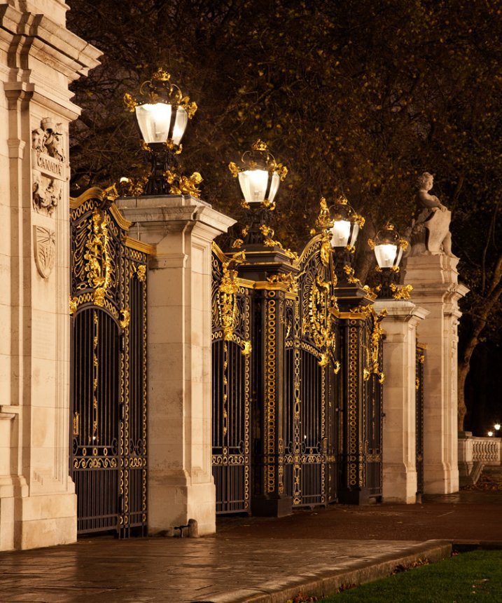 Great Subjects for Urban Night Photography - London lights example