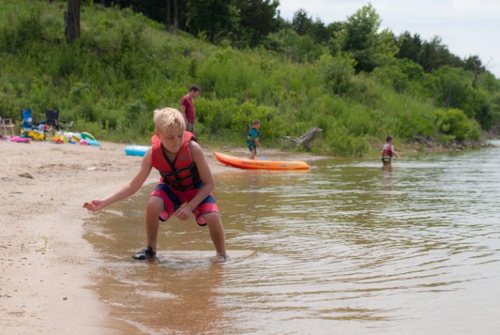 photography-perspective-skipping-rocks-front-side