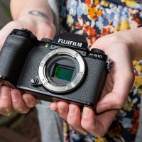 Hands-on with the Fujifilm X-S10: Small camera, great grip