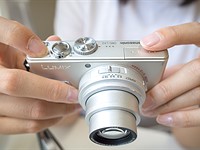 Interview: Sofi Lee is a pro shooting with vintage digital compacts