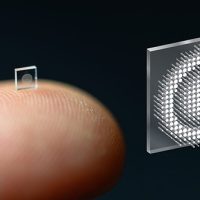 Researchers shrink high-res color camera down to the size of a grain of salt